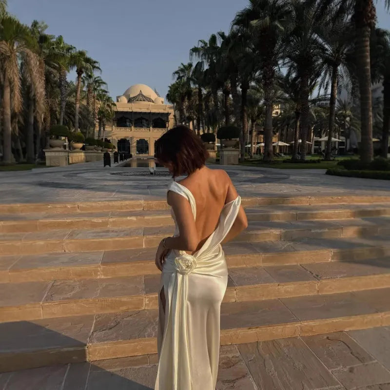 Robe Satinée Fendue Haute Couture