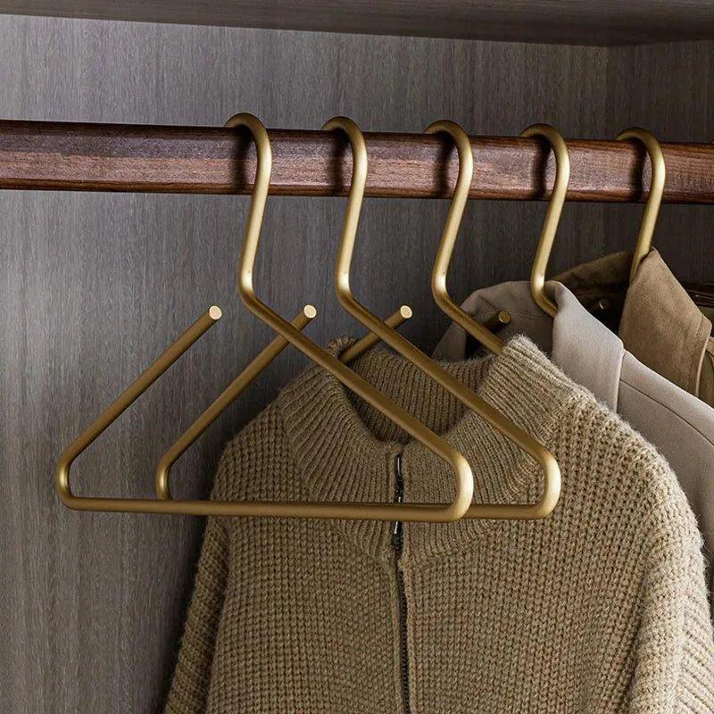 Bellora Set of 5 Solid Matte Metal Hangers in Gold and Silver for Seamless Wardrobe Organization