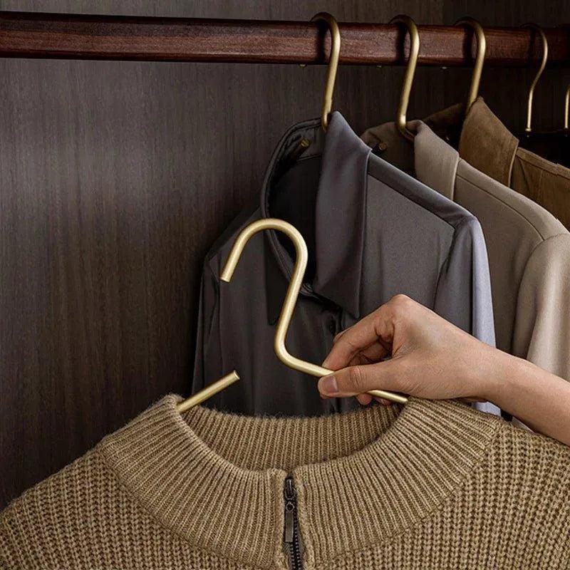 Bellora Set of 5 Solid Matte Metal Hangers in Gold and Silver for Seamless Wardrobe Organization