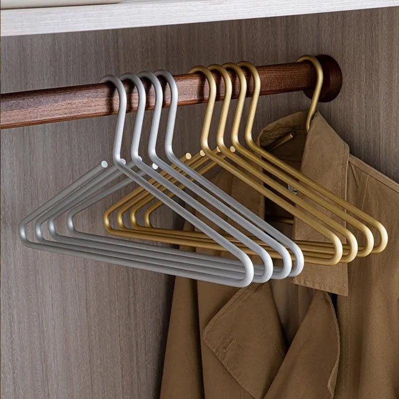 Bellora Set of 5 Solid Matte Metal Hangers in Gold and Silver for Seamless Wardrobe Organization