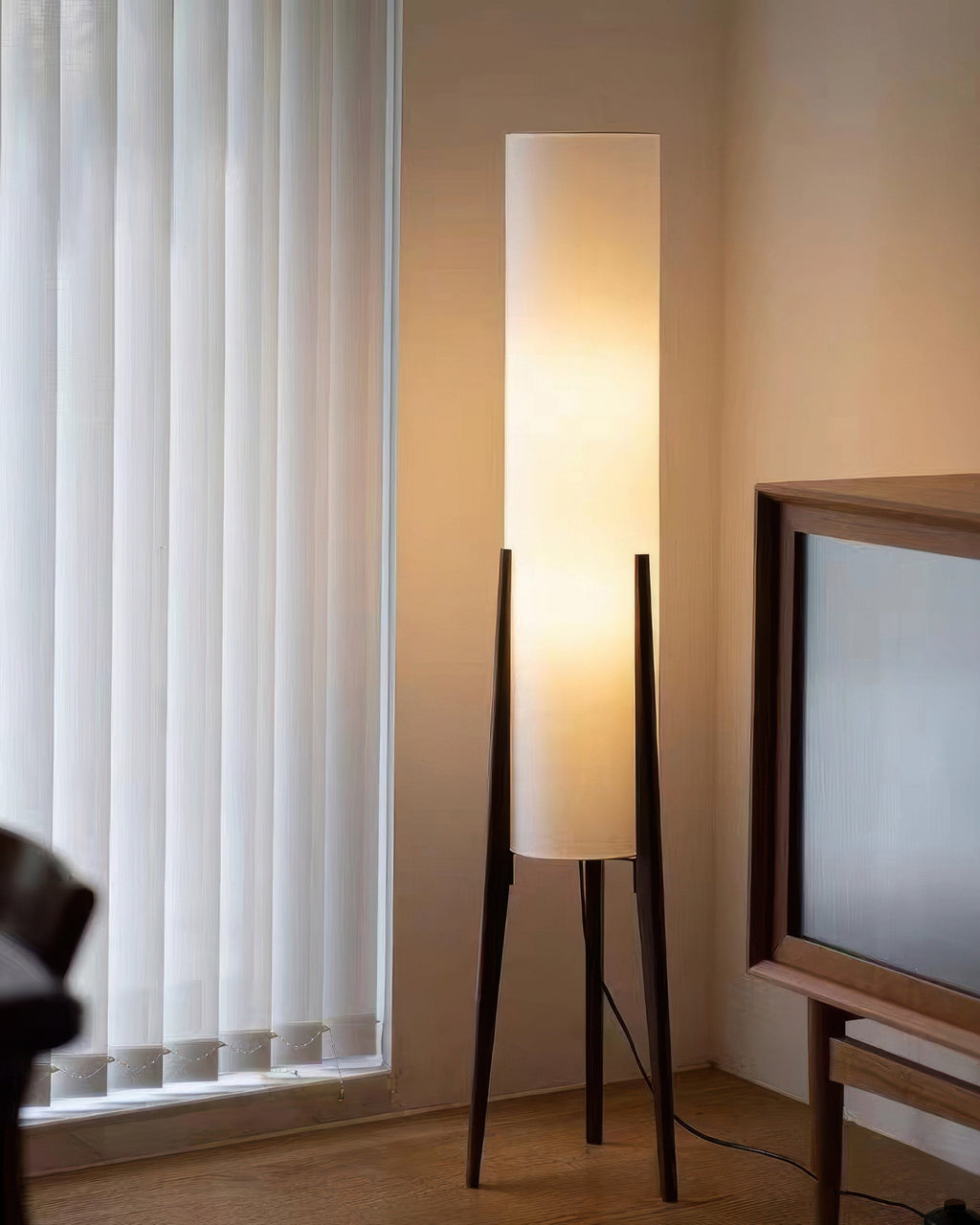 Kirara | Solid Walnut Wood Artistic Floor Lamp